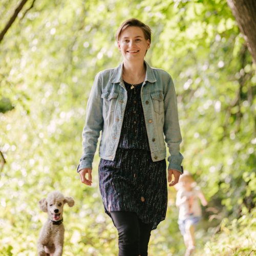 Susann Hannusch laufend mit Hund, Vision FamilienGlück
